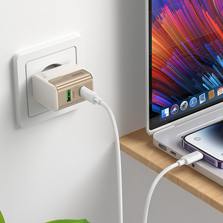 Сетевое зарядное устройство, 1 PD 20W + 1 USB 3.0 QC (CS71A), HOCO, Type-C to Lightning, белый