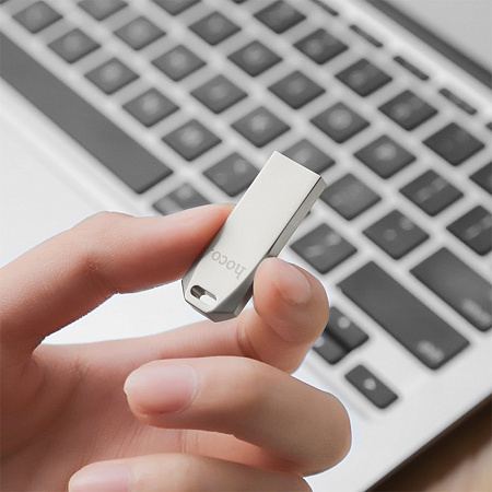 USB Flash Drive 4GB (UD4) скорость записи 6-10MB/S, скорость чтения 10-30MB/S