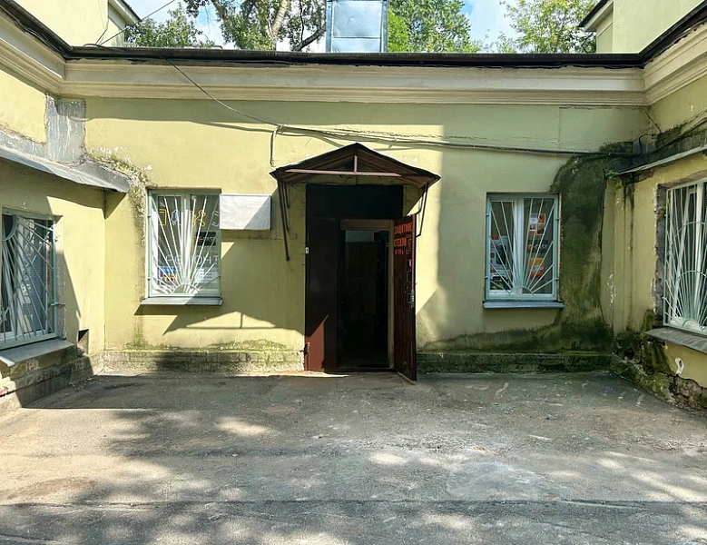 Вход в магазин у Пролетарской